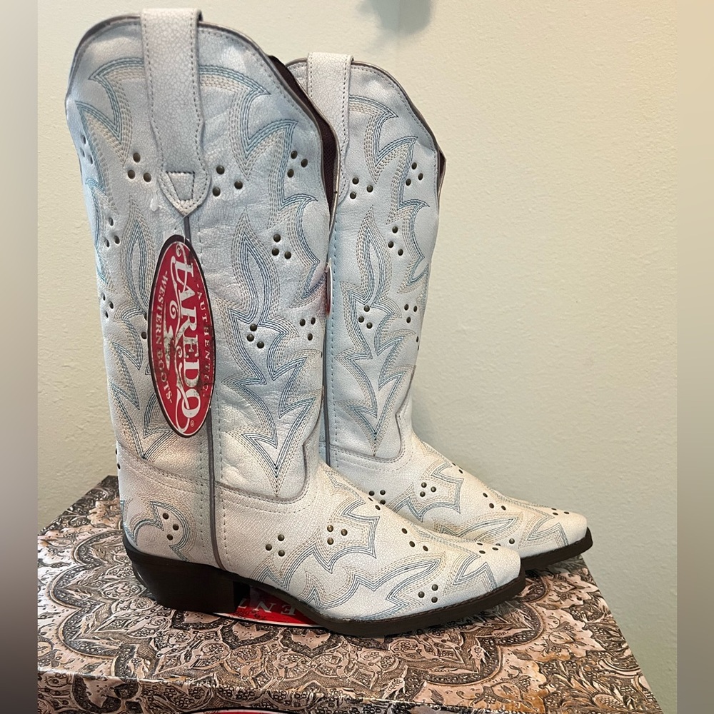 Laredo Women's Light Blue Studded Heeled Snip Toe Cowboy Boots NWT